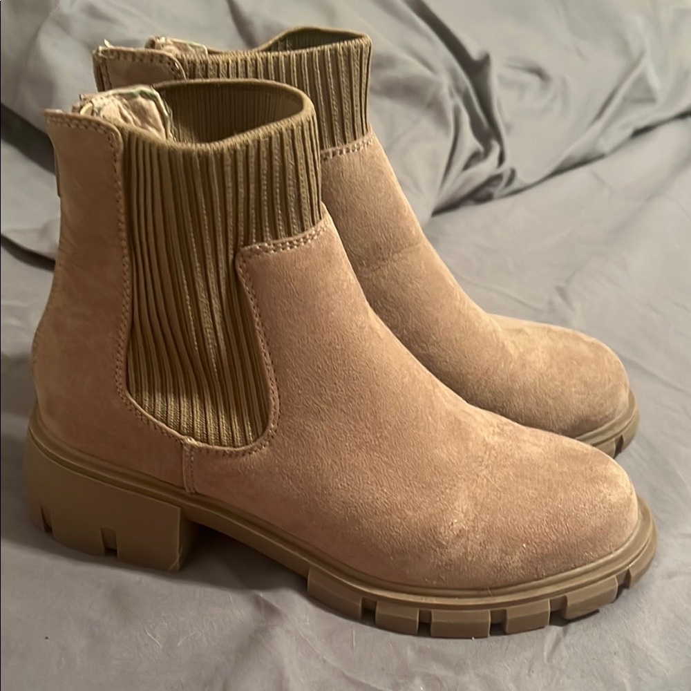 Tan Chelsea Ankle Boots with Elastic Panels and Chunky Sole